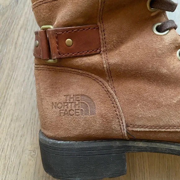 The North Face Tan Lace-Up Women's Boots. - Picture 2 of 7